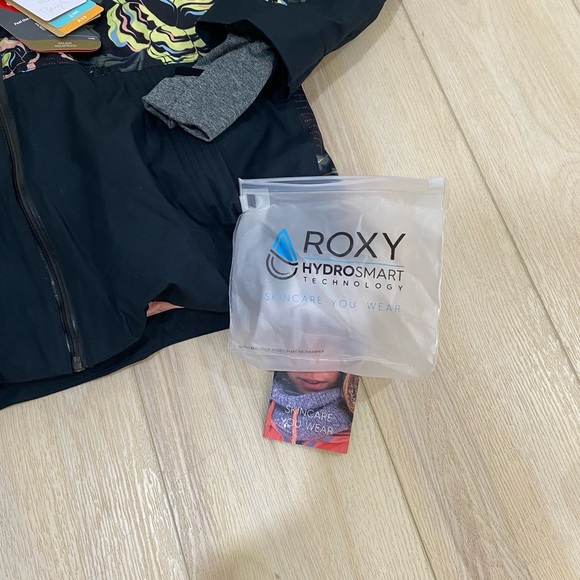 NWT Roxy Women Jet Ski Dry Flight Ski Snow Jacket Floral Size M Waterproof - Picture 2 of 16